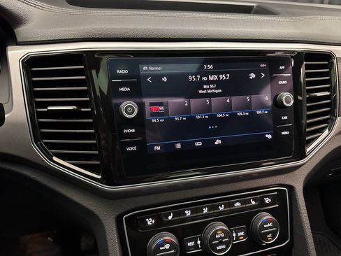 Used 2018 Volkswagen Atlas SEL AWD/4WD image 19