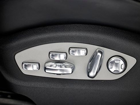 Certified 2025 Porsche Macan image 26