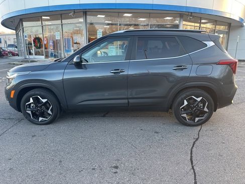 Used 2024 Kia Seltos EX image 8