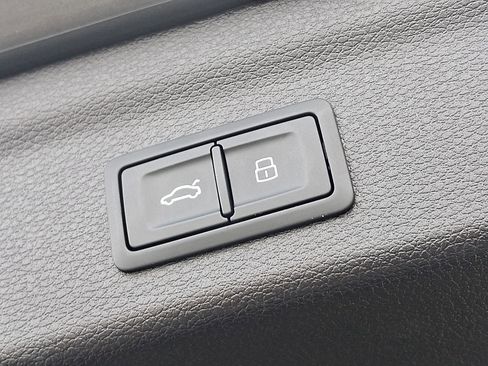 Used 2025 Audi Q3 2.0T Premium w/ Convenience Package image 30