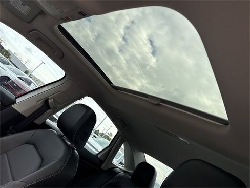 Used 2024 Volkswagen Jetta SE w/ Panoramic Sunroof Package image 28