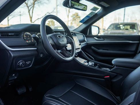 New 2026 Jeep Grand Cherokee Limited image 18