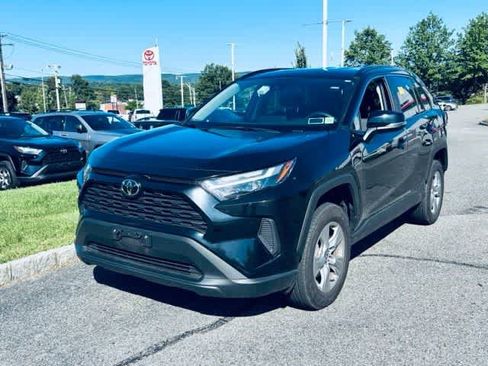 Used 2025 Toyota RAV4 XLE AWD/4WD image 1