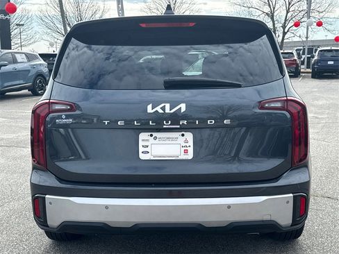 Used 2024 Kia Telluride LX image 4
