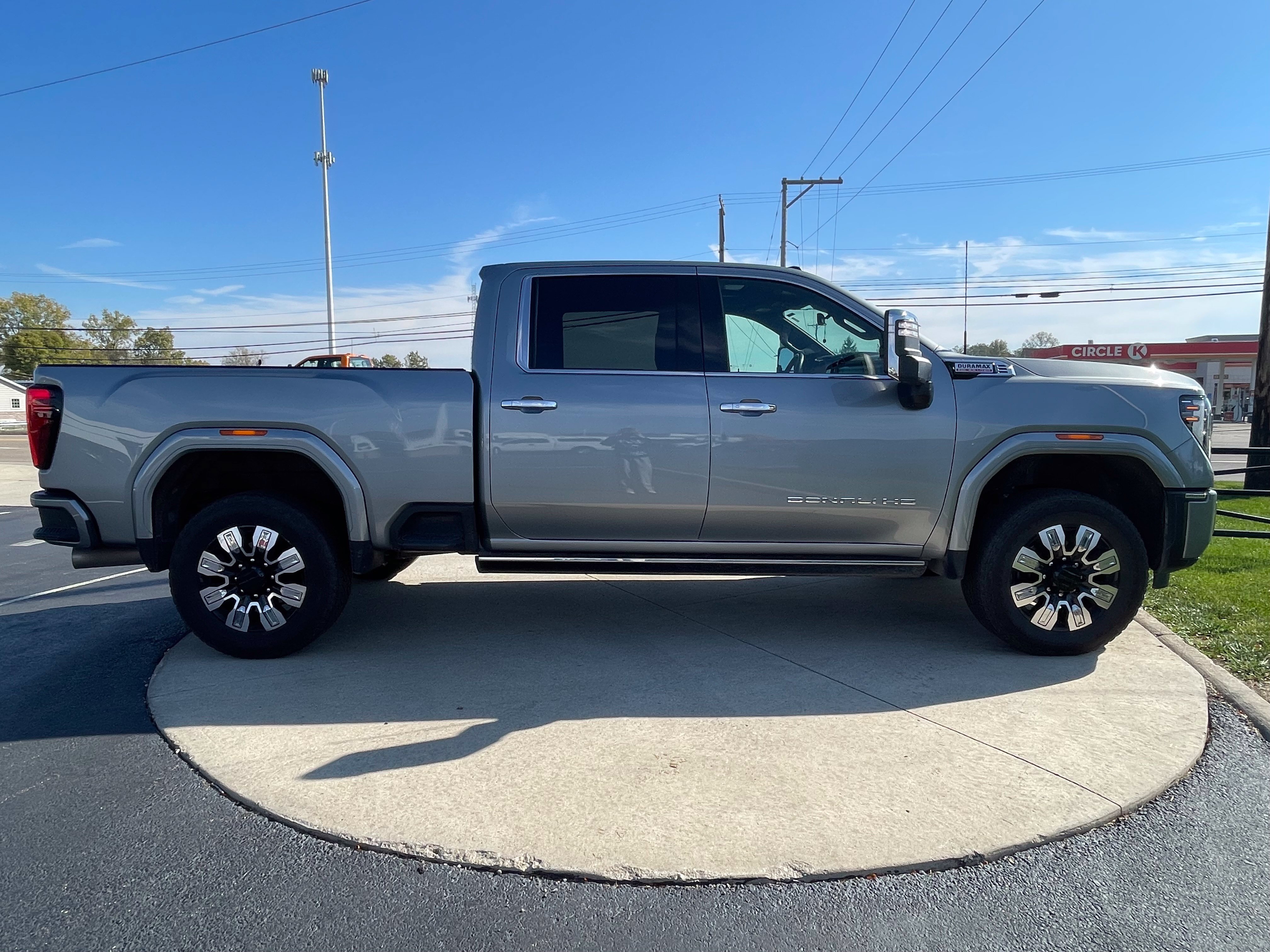 Used 2024 GMC Sierra 2500 Denali w/ Denali Reserve Package AWD/4WD image 8