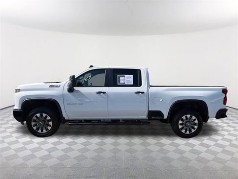 Used 2024 Chevrolet Silverado 2500 Custom w/ Custom Value Package image 8