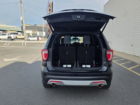 Used 2016 Ford Explorer XLT w/ Equipment Group 202A image 9