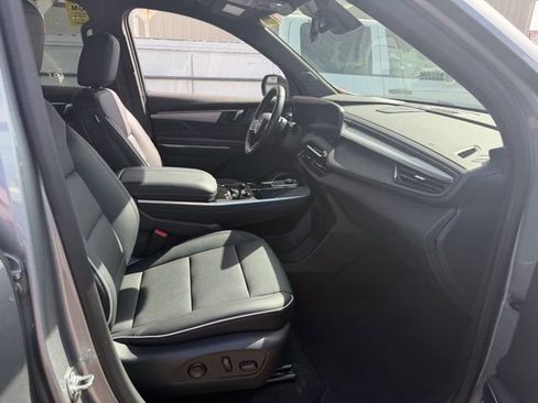 Used 2025 Buick Enclave Preferred image 10