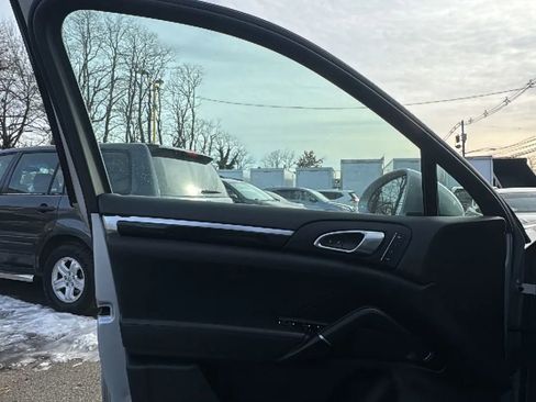 Used 2016 Porsche Cayenne image 9