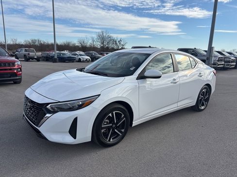 Used 2025 Nissan Sentra SV image 7
