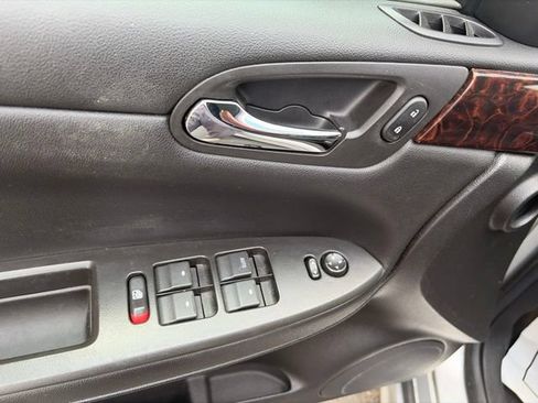 Used 2013 Chevrolet Impala LT FWD image 9