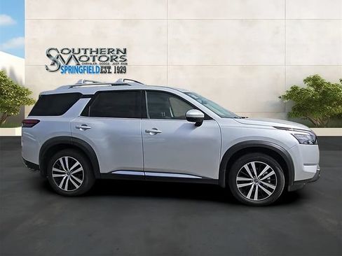 Used 2025 Nissan Pathfinder Platinum w/ Black Appearance Package FWD image 36