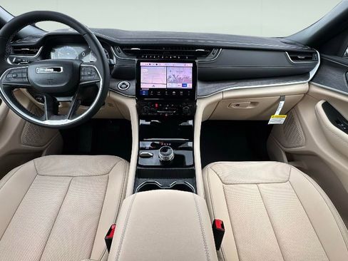 New 2025 Jeep Grand Cherokee Limited w/ Luxury Tech Group II AWD/4WD image 2