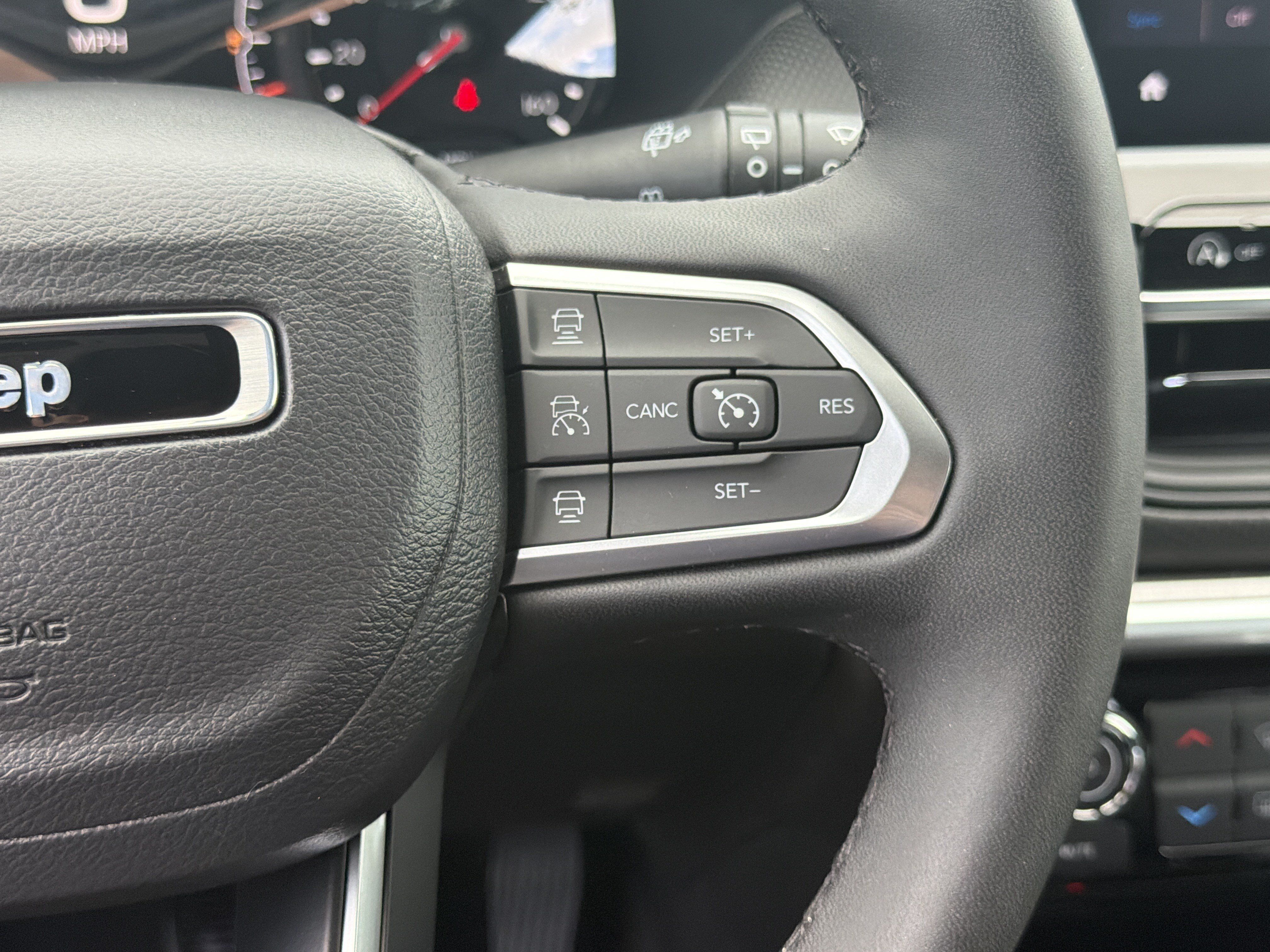 Used 2026 Jeep Compass Limited AWD/4WD image 31