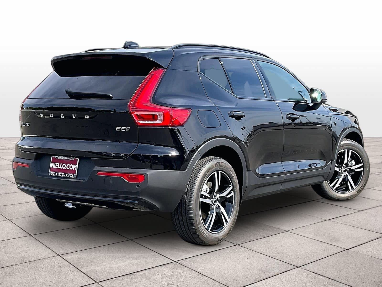 New 2026 Volvo XC40 B5 Core w/ Climate Package AWD/4WD image 4