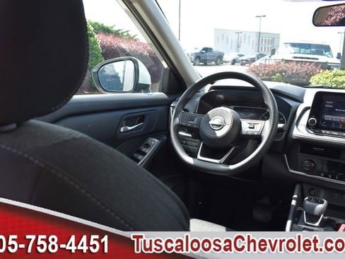 Used 2024 Nissan Rogue SV FWD image 25