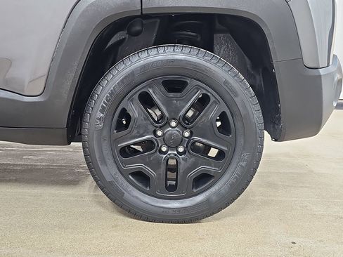 Used 2018 Jeep Renegade Trailhawk w/ UConnect 8.4 Nav Group image 39