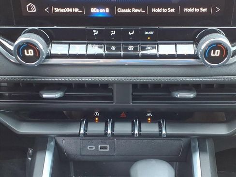 Used 2024 Chevrolet Colorado LT w/ LT Convenience Package image 23