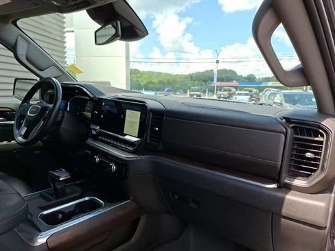 Used 2022 GMC Sierra 1500 SLT w/ SLT Premium Plus Package AWD/4WD image 35
