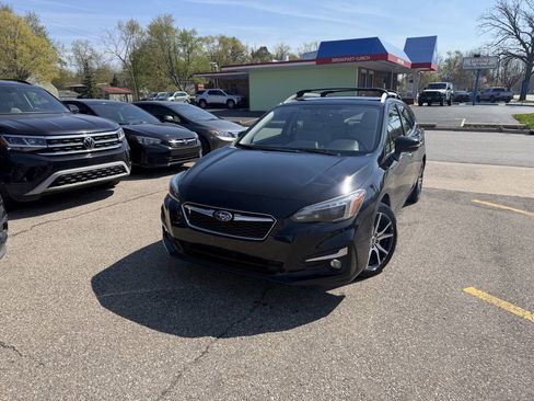 Used 2017 Subaru Impreza 2.0i Limited w/ Moonroof/BSD & Rcta/Eyesight image 3
