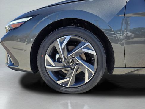 New 2026 Hyundai Elantra Limited FWD image 40