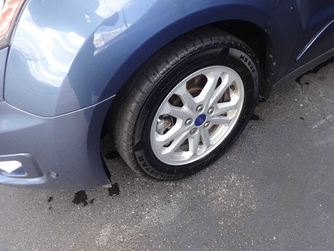 Used 2022 Ford Transit Connect XLT image 4