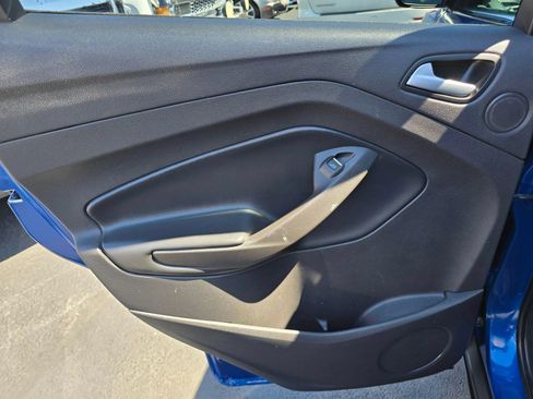Used 2017 Ford Escape SE w/ Equipment Group 201A AWD/4WD image 16