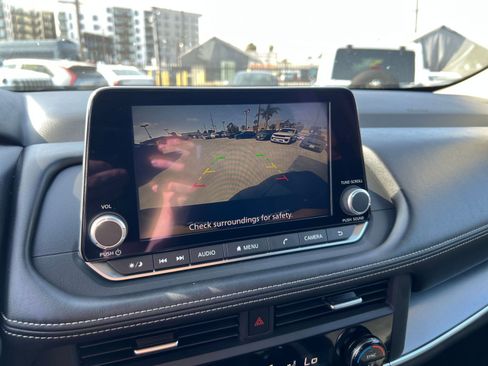 Used 2025 Nissan Rogue SV FWD image 27