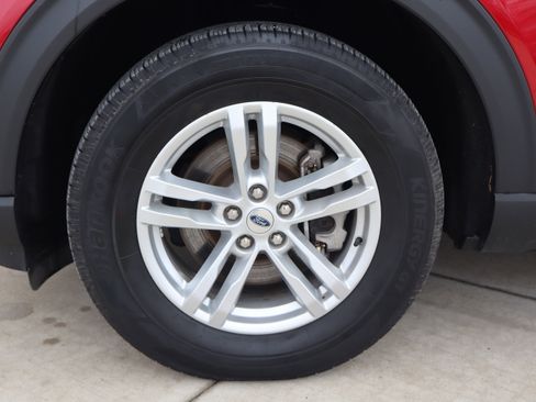 Used 2023 Ford Explorer XLT w/ Equipment Group 202A image 32