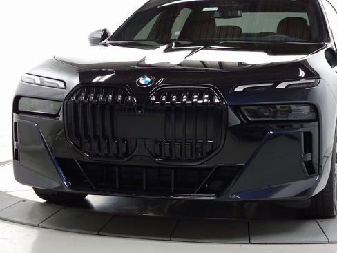 Used 2023 BMW 760i xDrive image 4