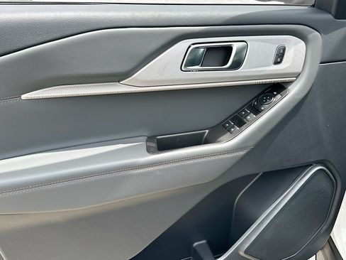 New 2026 Ford Explorer Active RWD image 13