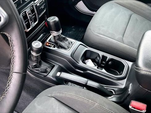 Used 2023 Jeep Gladiator Overland image 19