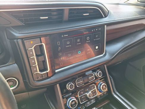 Used 2023 GMC Yukon Denali Ultimate AWD/4WD image 16