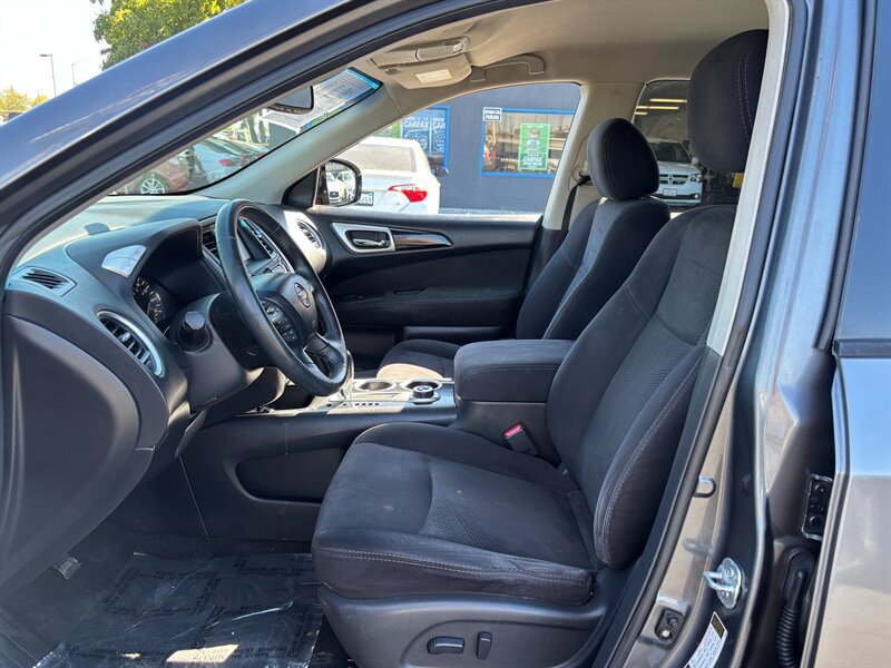 Used 2015 Nissan Pathfinder SV w/ Trailer Tow Package FWD image 8