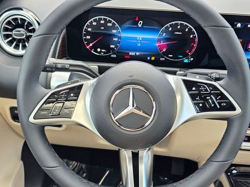 New 2026 Mercedes-Benz GLB 250 4MATIC image 30