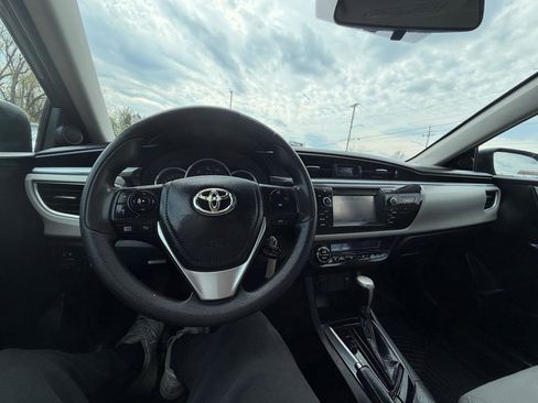 Used 2015 Toyota Corolla LE image 16