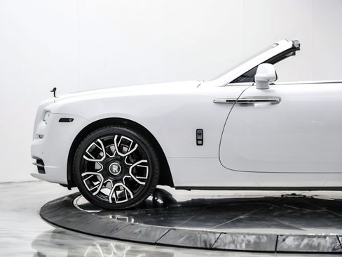 Used 2017 Rolls-Royce Dawn RWD image 11
