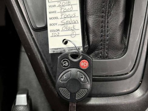 Used 2018 Ford Focus SE w/ SE Appearance Package image 36