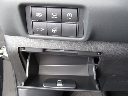 New 2025 Toyota Highlander Platinum image 40