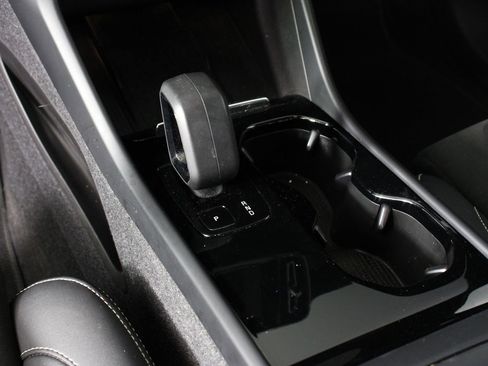 Used 2023 Volvo XC40 Recharge Ultimate image 15