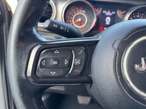 Used 2019 Jeep Wrangler Sport AWD/4WD image 13