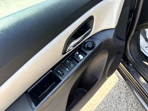 Used 2016 Chevrolet Cruze LS image 12