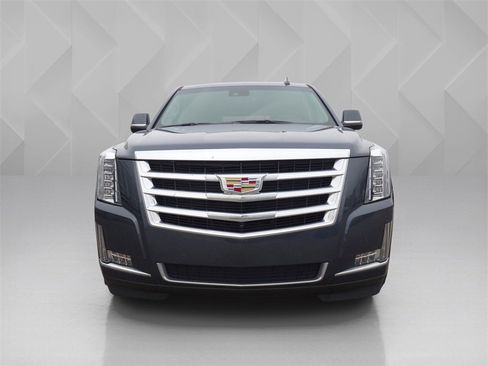 Used 2019 Cadillac Escalade Luxury image 8