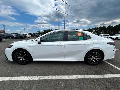 Used 2018 Toyota Camry SE FWD image 5