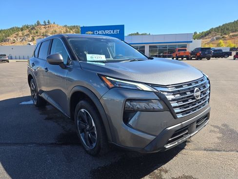 Used 2025 Nissan Rogue SV AWD/4WD image 4