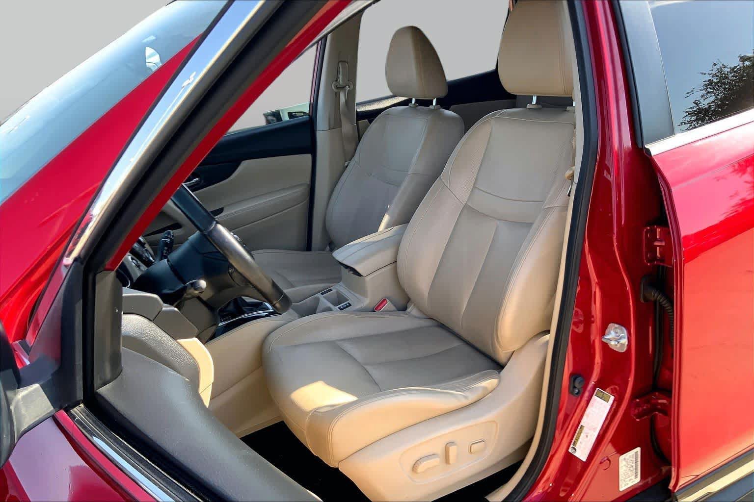 Used 2017 Nissan Rogue SL w/ SL Premium Package FWD image 8