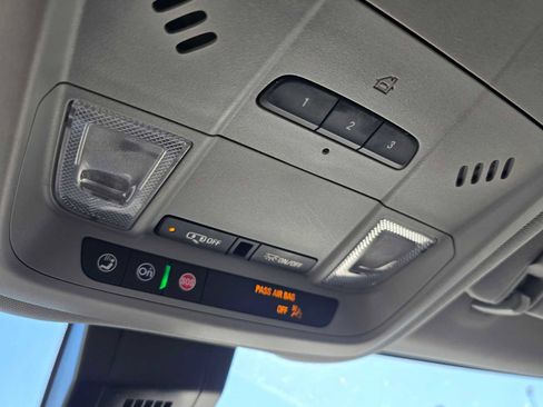 Used 2024 GMC Terrain SLT image 33