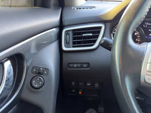 Used 2016 Nissan Rogue SL w/ SL Premium Package FWD image 17
