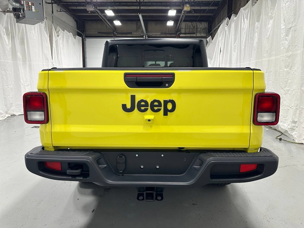Used 2023 Jeep Gladiator Sport AWD/4WD image 6