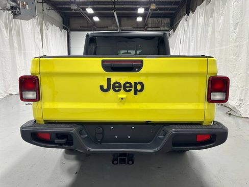 Used 2023 Jeep Gladiator Sport AWD/4WD image 6